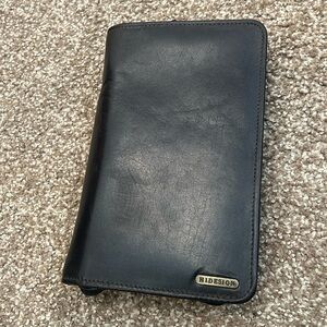 Hidesign leather passport / card holder wallet. Zipper closure.